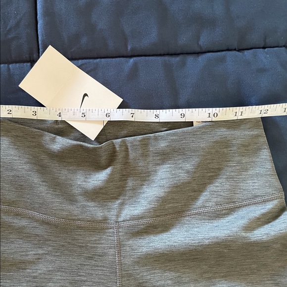 Women’s NEW WITH TAG, Nike One Tight Fit, Mid Rise, Full Length Leggings - Picture 6 of 10